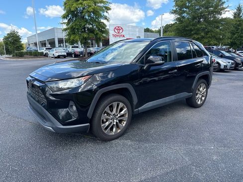 Used 2019 Toyota RAV4 Limited FWD image 2