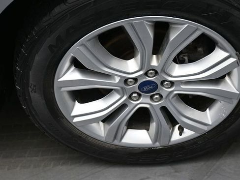 Used 2020 Ford Edge Titanium image 30