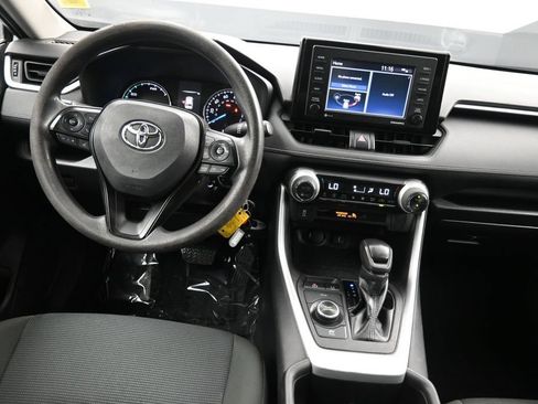 Certified 2022 Toyota RAV4 LE AWD/4WD image 19