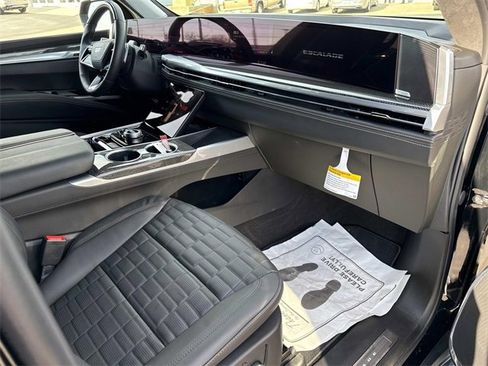 Used 2025 Cadillac Escalade ESV V image 15