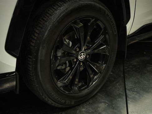 Used 2022 Toyota RAV4 XSE AWD/4WD image 3
