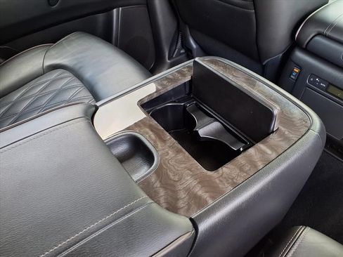 Used 2022 Nissan Armada Platinum w/ Captain's Chairs Package RWD image 18