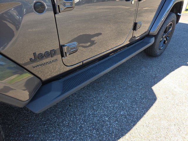 Used 2022 Jeep Wrangler Unlimited Sahara AWD/4WD image 21