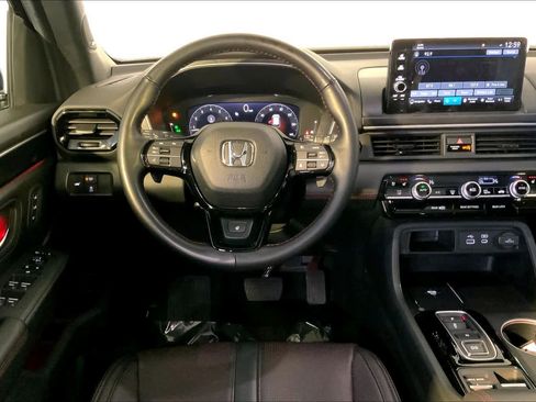 Used 2025 Honda Pilot Black Edition image 13