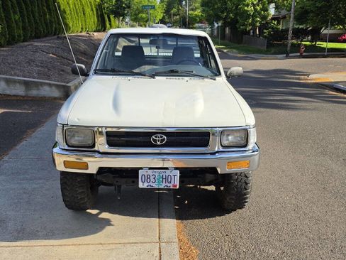 Used 1994 Toyota Pickup DX AWD/4WD image 2