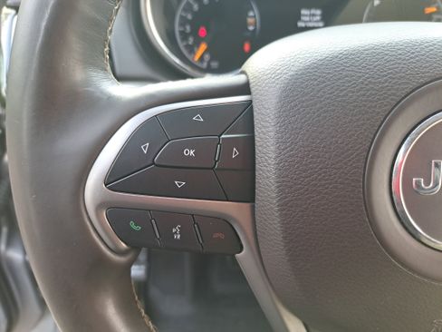 Used 2019 Jeep Grand Cherokee Overland AWD/4WD image 17