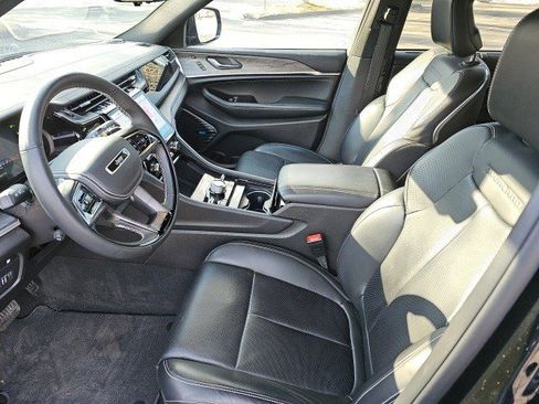 Used 2023 Jeep Grand Cherokee Overland w/ Advanced Protech Group III image 19