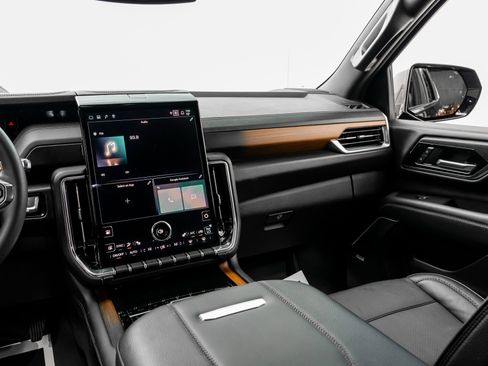 Used 2025 GMC Yukon Denali image 40