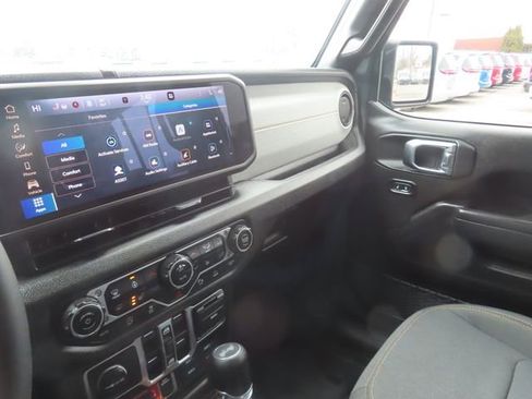 Used 2025 Jeep Wrangler Willys image 35