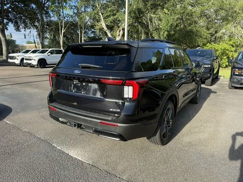 Used 2025 Ford Explorer ST-Line w/ ST-Line Street Pack AWD/4WD image 10