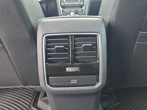 Used 2018 Volkswagen Passat 2.0T SE FWD image 36
