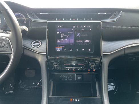 Used 2025 Jeep Grand Cherokee L Altitude RWD image 10