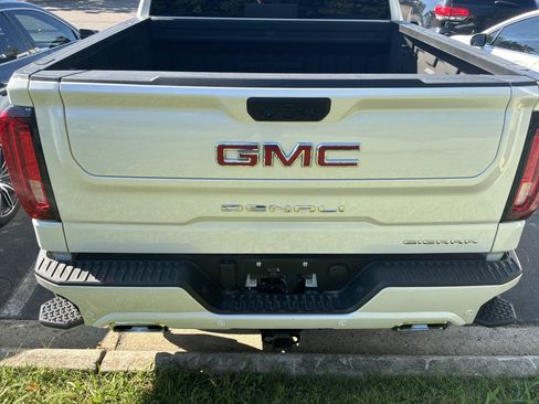 Used 2025 GMC Sierra 1500 Denali AWD/4WD image 7