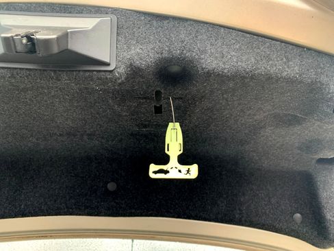 Used 2017 Ford Fusion SE w/ Fusion SE Technology Package image 32