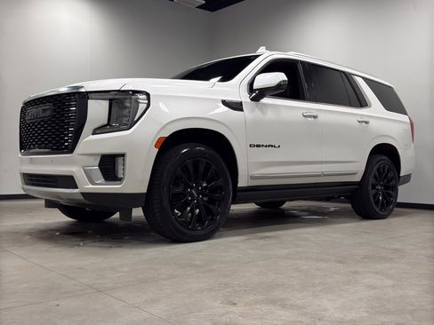 Used 2021 GMC Yukon Denali w/ Denali Premium Package image 4