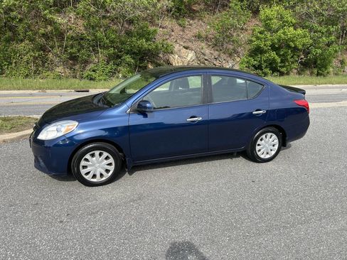Used 2014 Nissan Versa SV FWD image 3
