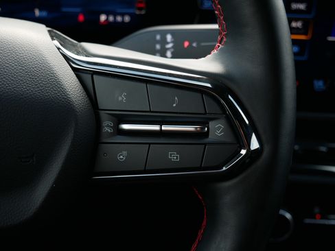 Used 2024 Chevrolet Equinox EV RS image 28