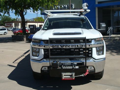 Used 2022 Chevrolet Silverado 3500 LT w/ Convenience Package AWD/4WD image 2