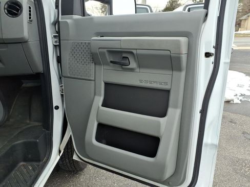 Used 2021 Ford E-350 and Econoline 350 Super Duty w/ Power Windows & Locks Group image 10