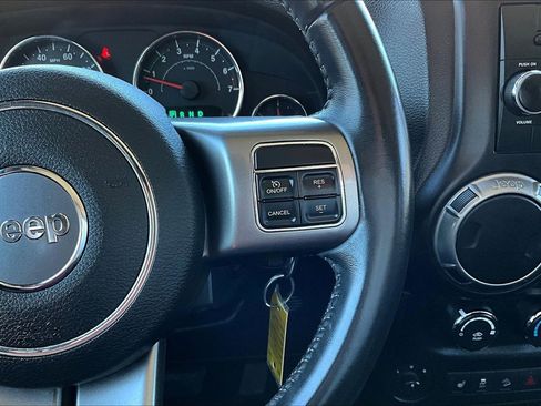 Used 2018 Jeep Wrangler Unlimited Sahara image 14