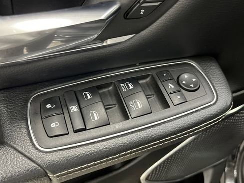 Used 2024 RAM 1500 Laramie image 30