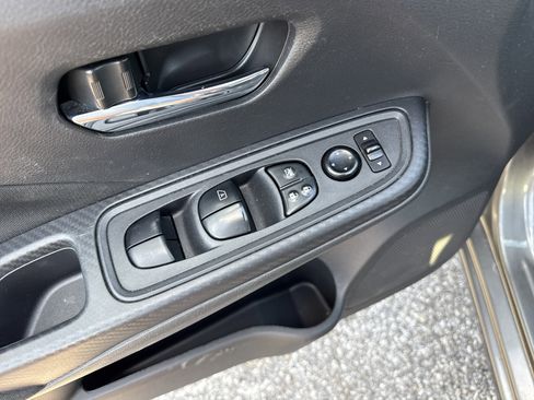 Used 2021 Nissan Versa SV image 30