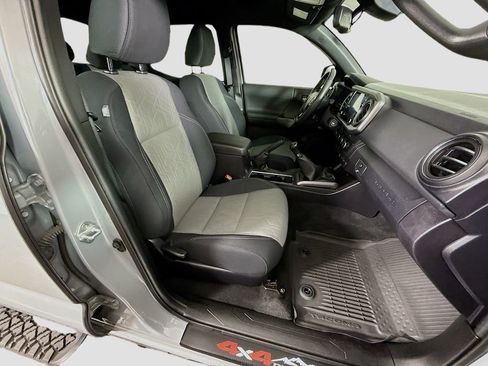 Certified 2021 Toyota Tacoma TRD Off-Road AWD/4WD image 18