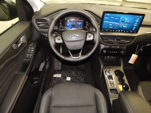 Used 2025 Ford Escape SE image 11