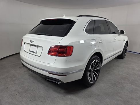 Used 2019 Bentley Bentayga image 4