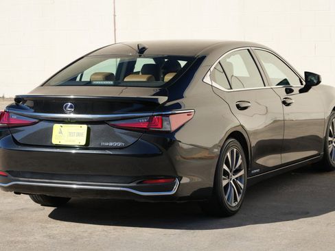 Used 2020 Lexus ES 300h FWD image 48
