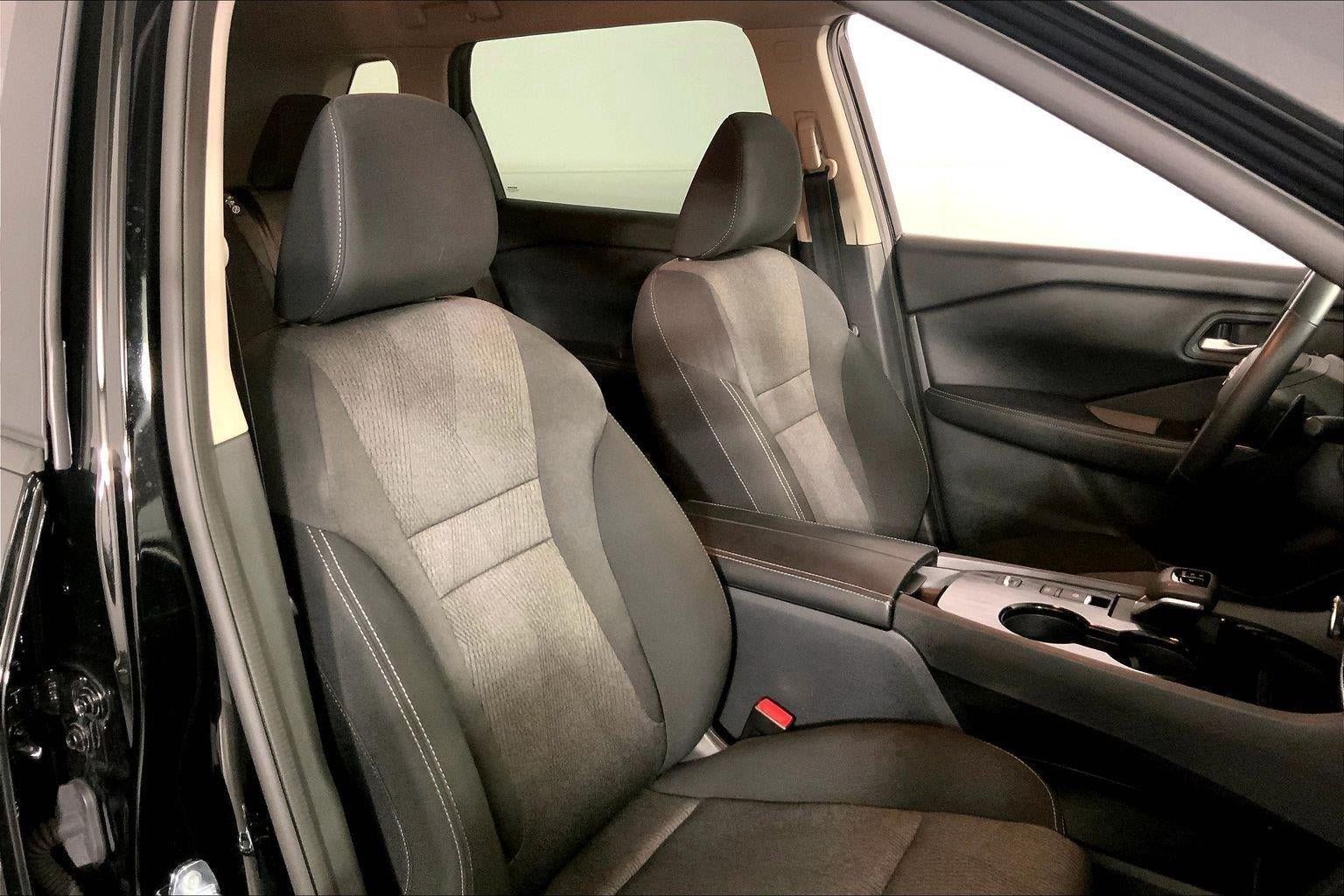 Used 2025 Nissan Rogue SV FWD image 7