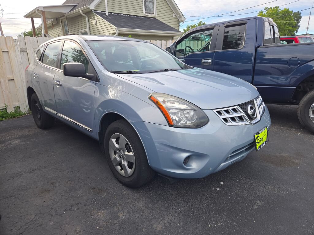 Used 2014 Nissan Rogue S FWD image 2