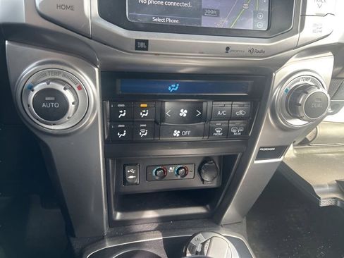 Used 2015 Toyota 4Runner Limited image 28