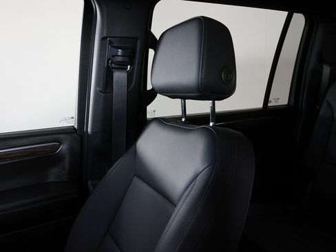 Used 2025 Chevrolet Suburban Z71 w/ Comfort Package image 44