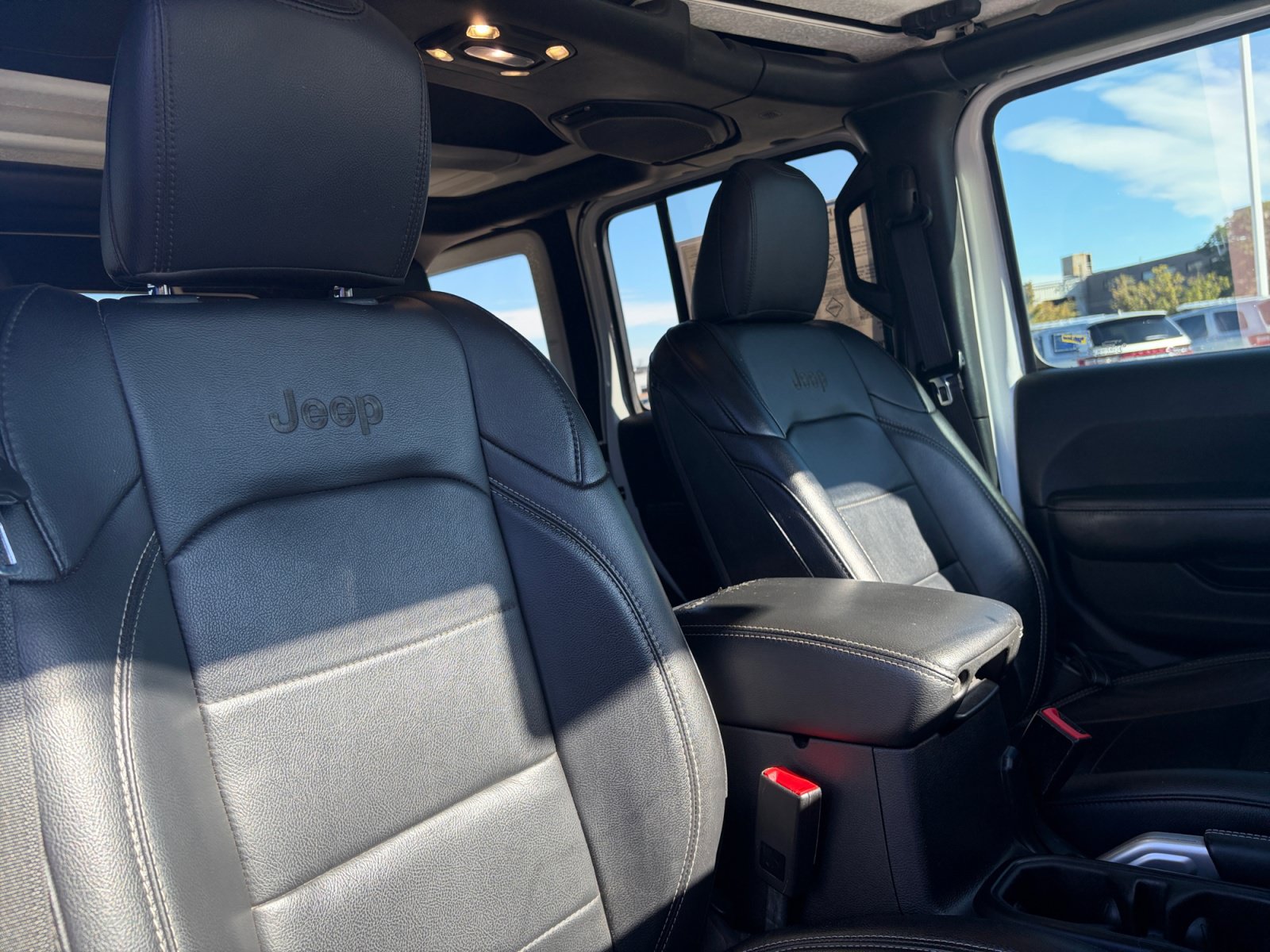 Used 2019 Jeep Wrangler Unlimited Sahara w/ Quick Order Package 24M Moab AWD/4WD image 31