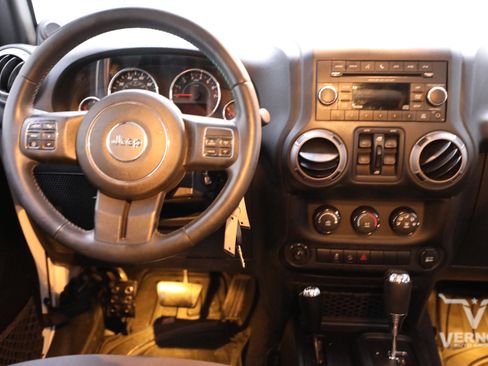 Used 2013 Jeep Wrangler Unlimited Sport image 18