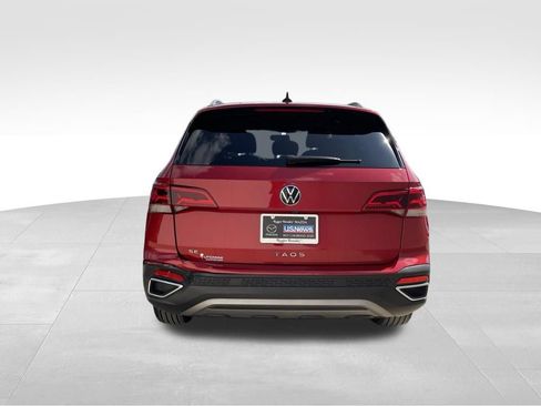 Used 2022 Volkswagen Taos SE FWD image 6
