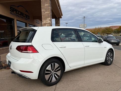 Used 2017 Volkswagen e-Golf SE w/ DC Fast Charging Package image 32