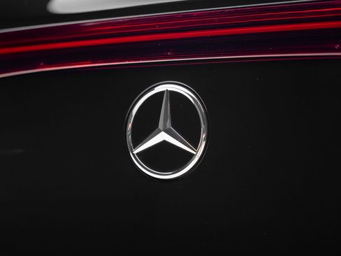 Used 2024 Mercedes-Benz Maybach EQS 680 4MATIC image 32