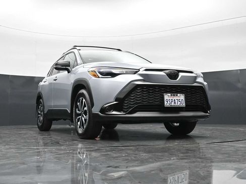 Used 2025 Toyota Corolla Cross AWD Hybrid w/ Moonroof Package image 26