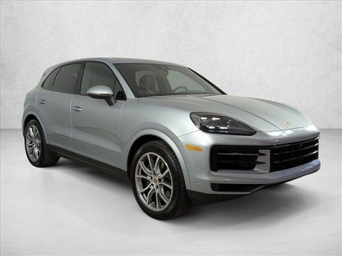 Certified 2025 Porsche Cayenne image 7