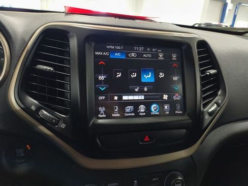 Used 2014 Jeep Cherokee Latitude w/ Comfort/Convenience Group AWD/4WD image 13