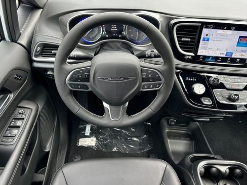 New 2026 Chrysler Pacifica Select image 13