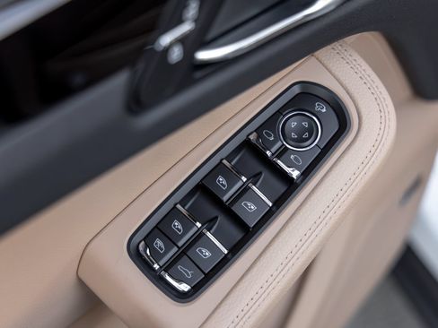 Certified 2026 Porsche Macan AWD/4WD image 23