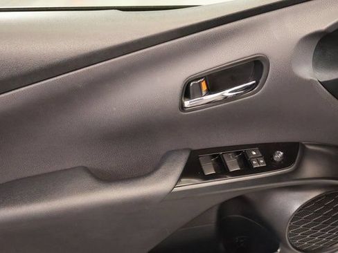 Used 2022 Toyota Prius LE FWD image 9