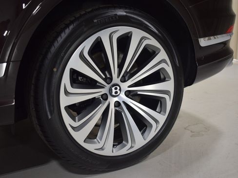 New 2025 Bentley Bentayga image 19