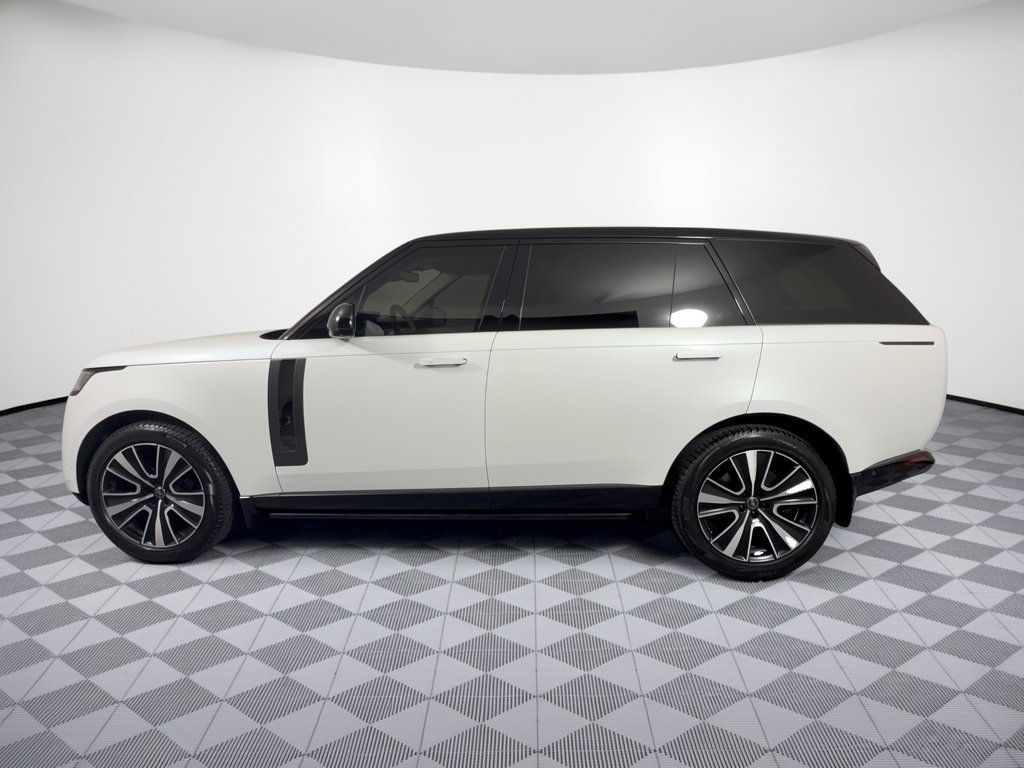 Used 2023 Land Rover Range Rover SV AWD/4WD image 2