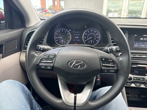 Used 2020 Hyundai Elantra SE FWD image 10