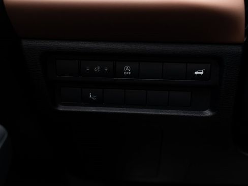 New 2026 Mitsubishi Outlander SEL image 13