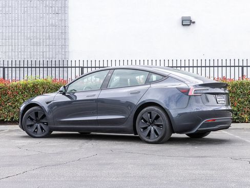 Used 2025 Tesla Model 3 Long Range RWD image 10